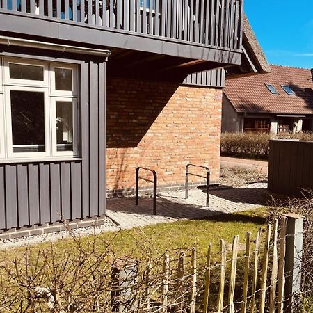 Friesia Urlaub Unterm Reetdach Fuer 4 Pers Terrasse Garten 2 Sz Born Esterno foto